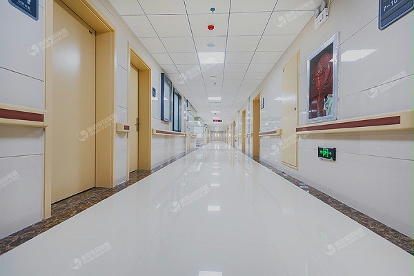 安顺人民医院病区走廊-2